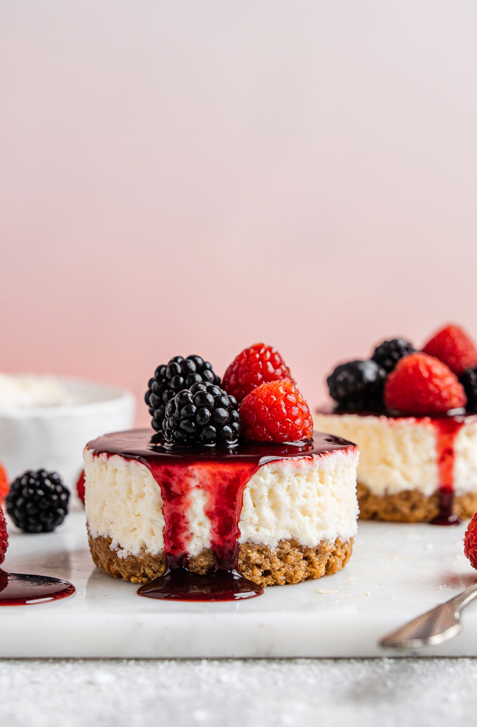 ultra-realistic_4k_front-view_food_photography_of_individual_homemade_mini_cheesecakes_each_cheesec_4bqlm4q1u0hm0ipoxltb_0
